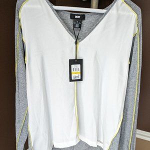 DKNY Long sleeve v neck top New with tags M